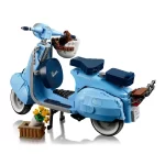 LEGO® Vespa 125 huren bij Terschelling Bricks